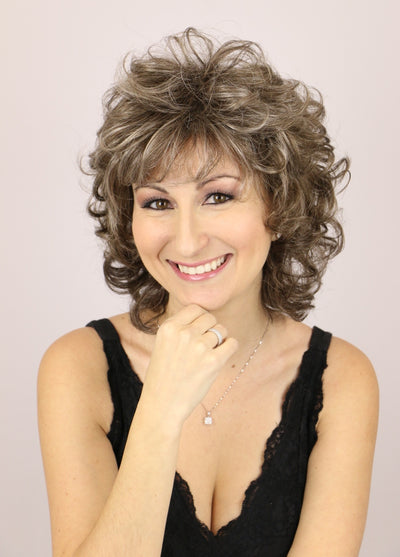 Sandy Silver / Ava / Medium Wig